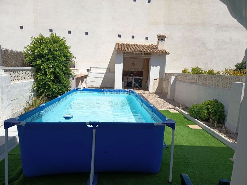 Foto e6906ade-534d-46bd-b960-1f20997a07c0. Casa adosada en santa bárbara 35 casa en venta casco antiguo con jardin en Benissa