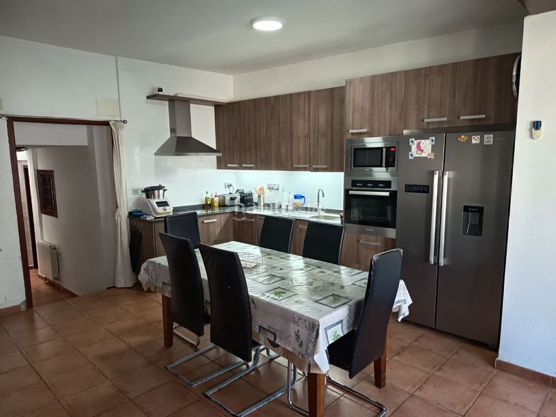 Foto f67b2d77-d91f-4a56-828d-76cdbec1e362. Casa adosada en santa bárbara 35 casa en venta casco antiguo con jardin en Benissa