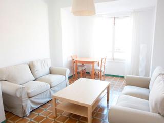 Location Appartement à Plaza hermanos pascual 1. Piso todo exterior luminoso zona mercado 4 hab todo casi nuevo!