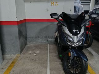 Location Parking moto à C/ bosch i cardellach  90. Plaza parking moto alquiler