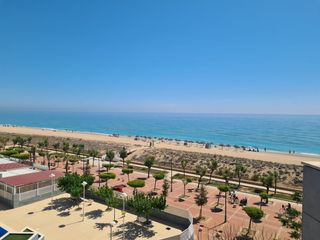 Attique à Avenida papa luna 67. Ático 2 terrazas primera linea playa piscina