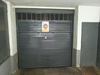 Parking coche en Orient 32. Vendo parking