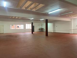 Locale commerciale in Carrer mare de deu de montserrat 11. Local en venta