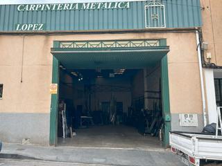 Nau industrial a Calle del tomillo 4. Taller de hierro en venta