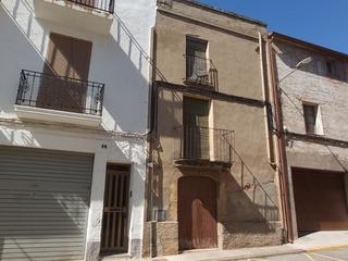 Maison à Carrer del priorat 4. Genuina casa de pueblo de tres plantas de 60 metros cuadrados ca