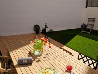 Affitto Appartamento in Carrer joan bauza 27. Spacious and cozy room with private bathroom & huge terrace in p