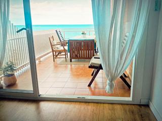 Apartamento en Carrer dels pins  35. Apartamento frente al mar con amplia terraza y vistas privilegia