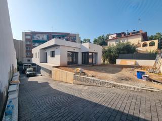 Casa en Angel guimera 8. Casa obra nueva en cerdanyola del vallès