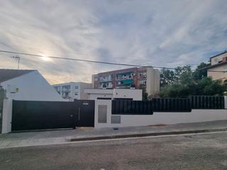 Maison à Angel guimera 8. Casa obra nueva en cerdanyola del vallès