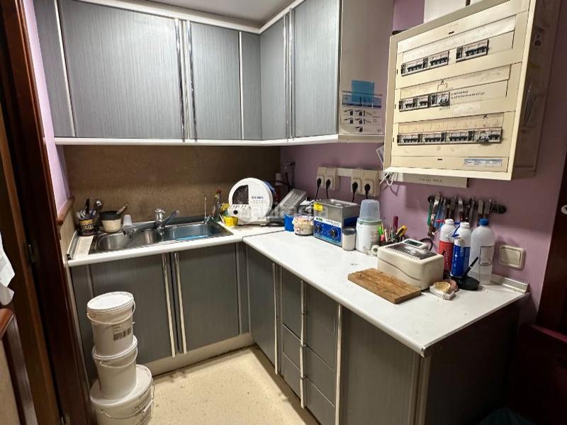 Foto a9f0d778-ccc7-45da-860c-16fe3759fa49. Traspaso local comercial en plaza europa 4 clínica dental en barrio eixample en Girona