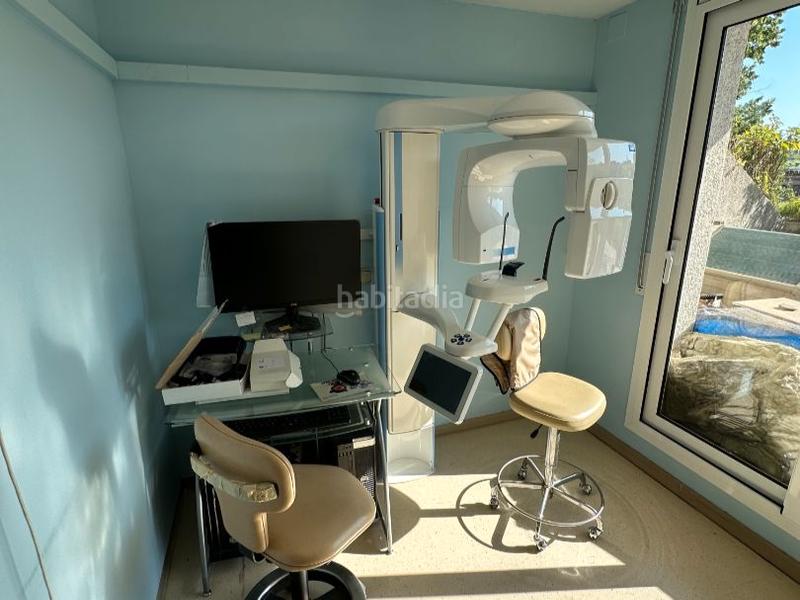 Foto d1ce5f63-20b3-4fcd-a231-95e8c07fd89e. Traspaso local comercial en plaza europa 4 clínica dental en barrio eixample en Girona