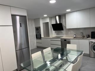 Alquiler Piso en Vázquez de mella 2. Se alquila piso completamente reformado al lado del hospital mig