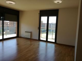Location Appartement à Carrer nadal 4. Pis situat en zona ajardinada, esportiva i educativa