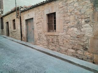 Maison jumelée à Calle buenos aires 10. Casa de pedra en ole centre de tàrrega