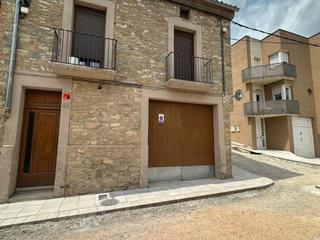 Location Maison à Carrer de les escoles 23. Casa esquinera reformada con gran jardín y garaje en sant martí