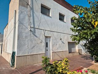 Casa a Poble nou 11. Casa de 2 plantas con 2 viviendas independientes en el corazón d