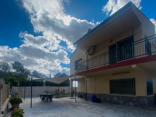 Xalet a Carles bohigues 125. Estupenda casa independiente en venta; para entrar a vivir o cre