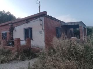 Residential Plot in Concus 127. Parcela de 5600m² con vivienda y parking de 143m² totalmente a r