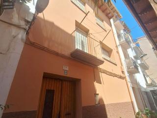 Maison jumelée à Vall 5. Adosado triplex con bodega y parcela anexa