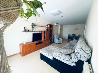 Piso en Carrer frederic riu farré 3. Vivienda luminosa con balcón, cocina reformada y tres dormitorio
