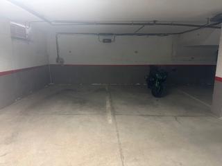 Lloguer Aparcament cotxe a Calle de la calandria 8. En alquiler dos plazas de garaje amplias
