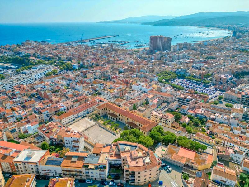 Foto c72249f8-1b68-4117-a115-b6322bf012b8. Piso en xaloc 33 exclusivo piso reformado con vistas al mar junto al port marina en Palamós