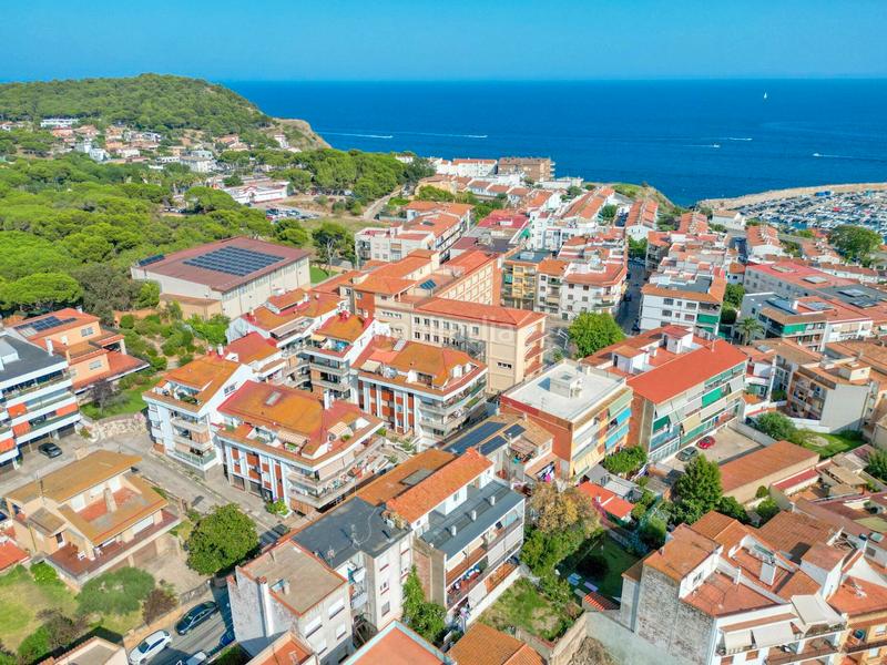 Foto d427f696-e62f-43ff-8805-d0b3e4c39edd. Piso en xaloc 33 exclusivo piso reformado con vistas al mar junto al port marina en Palamós