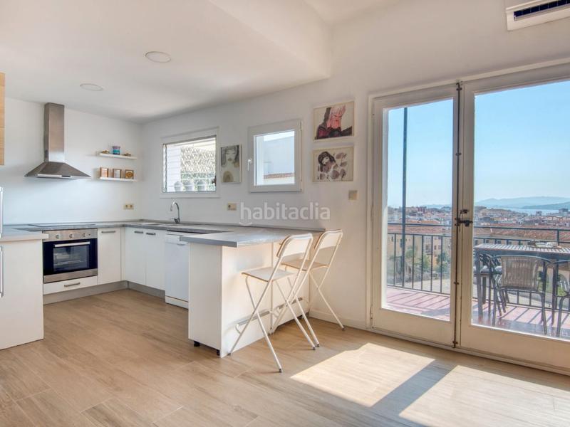 Foto e2a9d36f-dcdd-4daa-bac8-395e6c08cc79. Piso en xaloc 33 exclusivo piso reformado con vistas al mar junto al port marina en Palamós