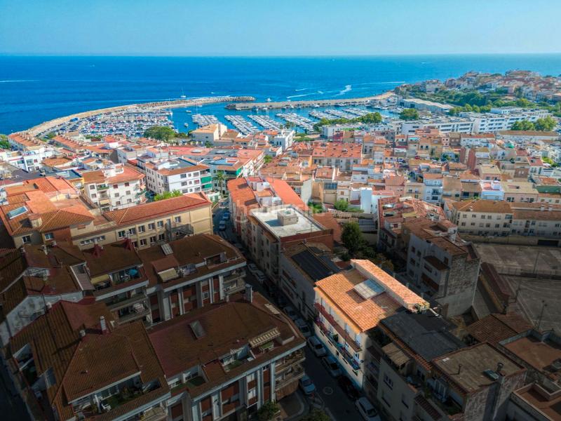 Foto f2c18ea9-293f-4fdb-8adc-3c2c4898c8b3. Piso en xaloc 33 exclusivo piso reformado con vistas al mar junto al port marina en Palamós