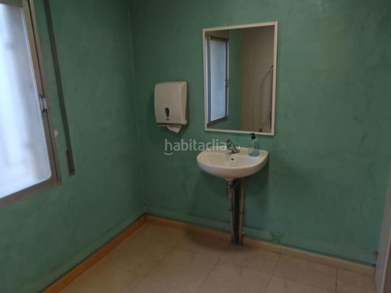 Foto 45c0e1a6-a8f8-4701-9d98-e97f1ae98d5a. Traspàs local comercial a avinguda barcelona 26 a Rubí