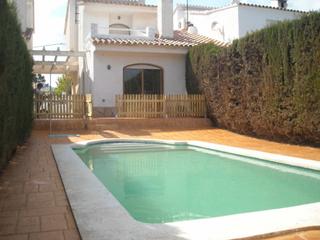 Chalet à Carrer casalot 1. Chalet adosado con piscina privada