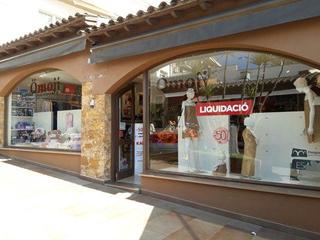Local Comercial a Pi i maragall 6. Magnífico local comercial de 120m2. en venta o alquiler