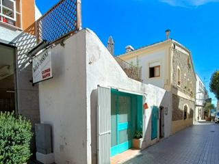 Lloguer Local Comercial a Plaça 16. Local céntrico ideal para despacho, oficina o taller, bien ubica