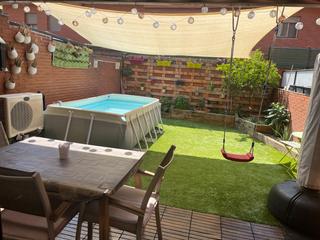 Dúplex en Sis de desembre 10. Precioso y céntrico dúplex en planta baja con terraza propia y p