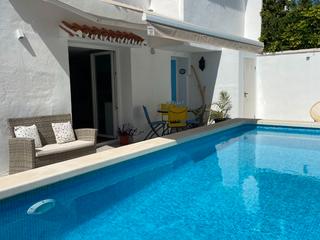 Lloguer Casa aparellada a Calle la colina 36. Preciosa casa pareada con 4 dormitorios y piscina privada