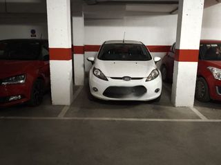 Rent Car parking in Enrique granados  4,6. Parking en -1