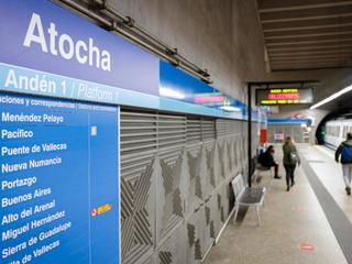 Location Local commercial à Calle atocha 52. Alquiler de mesa y silla u oficina por horas