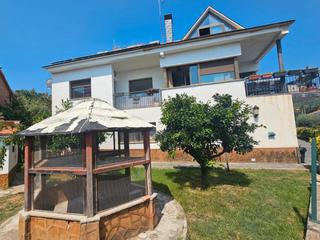 Casa a Besós  16. Vivienda unfamiliar en buena zona de bigues i riells, 297 m² con