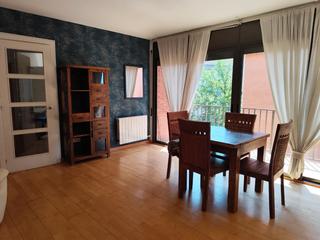 Location Duplex à Carrer de montserrat 2. ¡precioso dúplex a 1min de renfe y ffcc orientado a sur! alquile