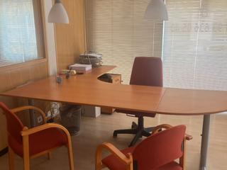 Lloguer Oficina a Pompeu fabra 1. Centrica y luminosa oficina lista para entrar.