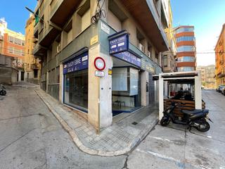 Location Local commercial à Ricard cirera 1. Local esquinero con máxima visibilidad y sin traspaso en el cora