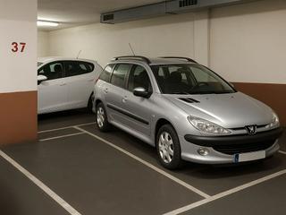 Rent Car parking in Feliu casanova 21. Plaza de garaje en alquiler en barcelona en sants - badal