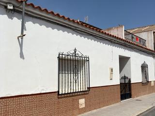 Maison à Santa adela 9. Casa con dos viviendas independientes y amplio jardín andaluz.