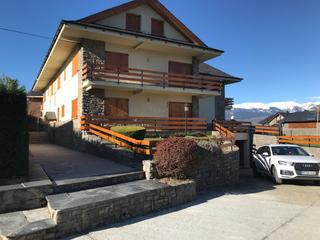 Apartament a Avinguda de la cerdanya 6. Apartamento en el centro de alp