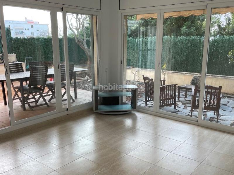 Foto 597012a2-eed2-4c1e-943d-92a9165373c3. Alquiler piso en avda francesc macià 30 fenomenal piso (bajos con amplia terraza) en Sitges