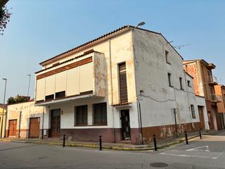 Maison jumelée à Carrer de la barca 3. Casa con infinitas posibilidades en bescanó