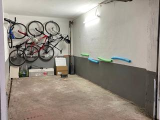 Aparcament cotxe a Avinguda catalunya 3. Box cerrado grande