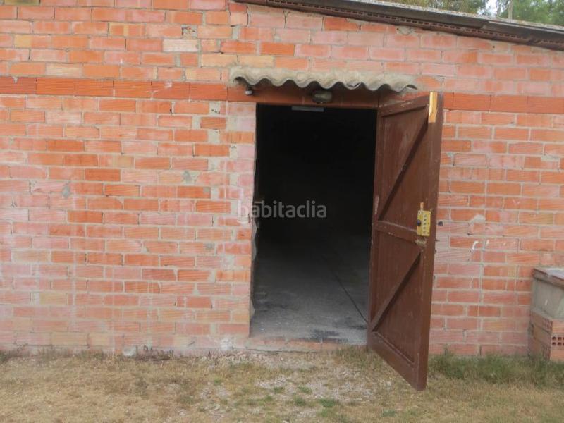 Foto a1a9f77b-1ca2-4c5a-adbf-94317c7226f8. Alquiler local comercial en ctra. de can central 2 almacén con muy buen acceso y aparcamiento en Preses (Les)