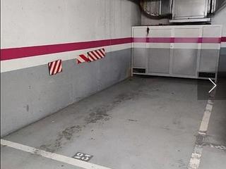 Alquiler Parking coche en Corominas 46. Parking coche grande + moto y trastero en el centro de sabadell