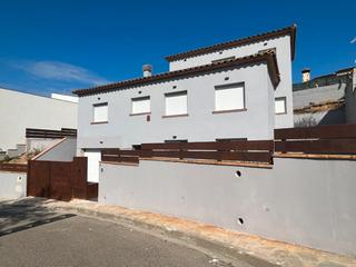Casa a Pere calders  8. Casa de obra nueva en residencial begur con piscina y jardín